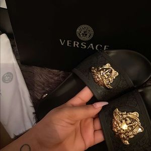 Comes with dustbAg original box and everything